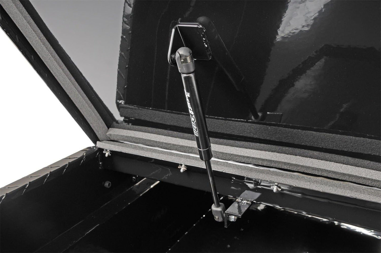 Dee Zee Red LabDee Zee Red Label Gull Wing Tool Box – Black Aluminum SKU: DEE-8370Bel Gull Wing Tool Box – Black Aluminum SKU: DEE-8370B