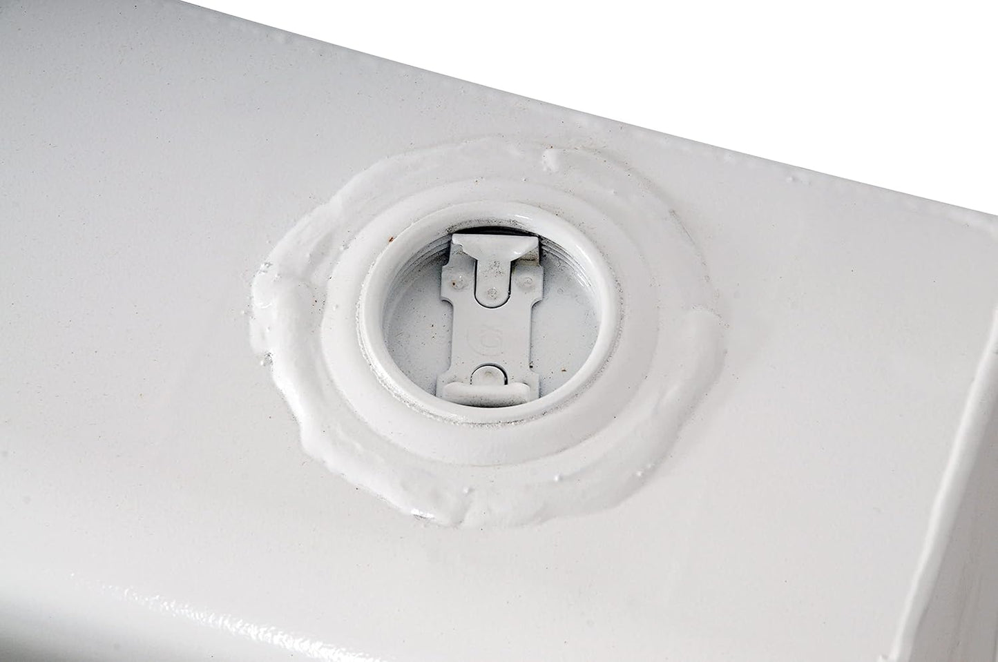 Dee Zee 110-Gallon Liquid Transfer Tank – White Steel SKU: DEE-91753S Dimensions: 60" L x 27" W x 33" H