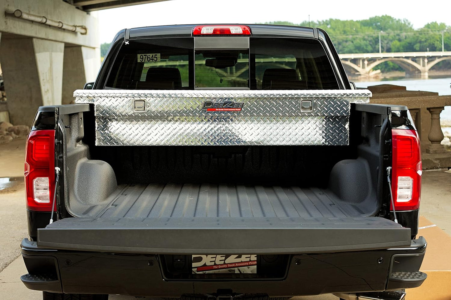 Dee Zee Red Label Low Profile Crossover Tool Box – Brite Aluminum Part #: DEE-8170L