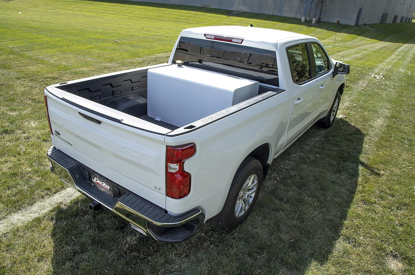 Dee Zee 110-Gallon Liquid Transfer Tank – White Steel SKU: DEE-91753S Dimensions: 60" L x 27" W x 33" H
