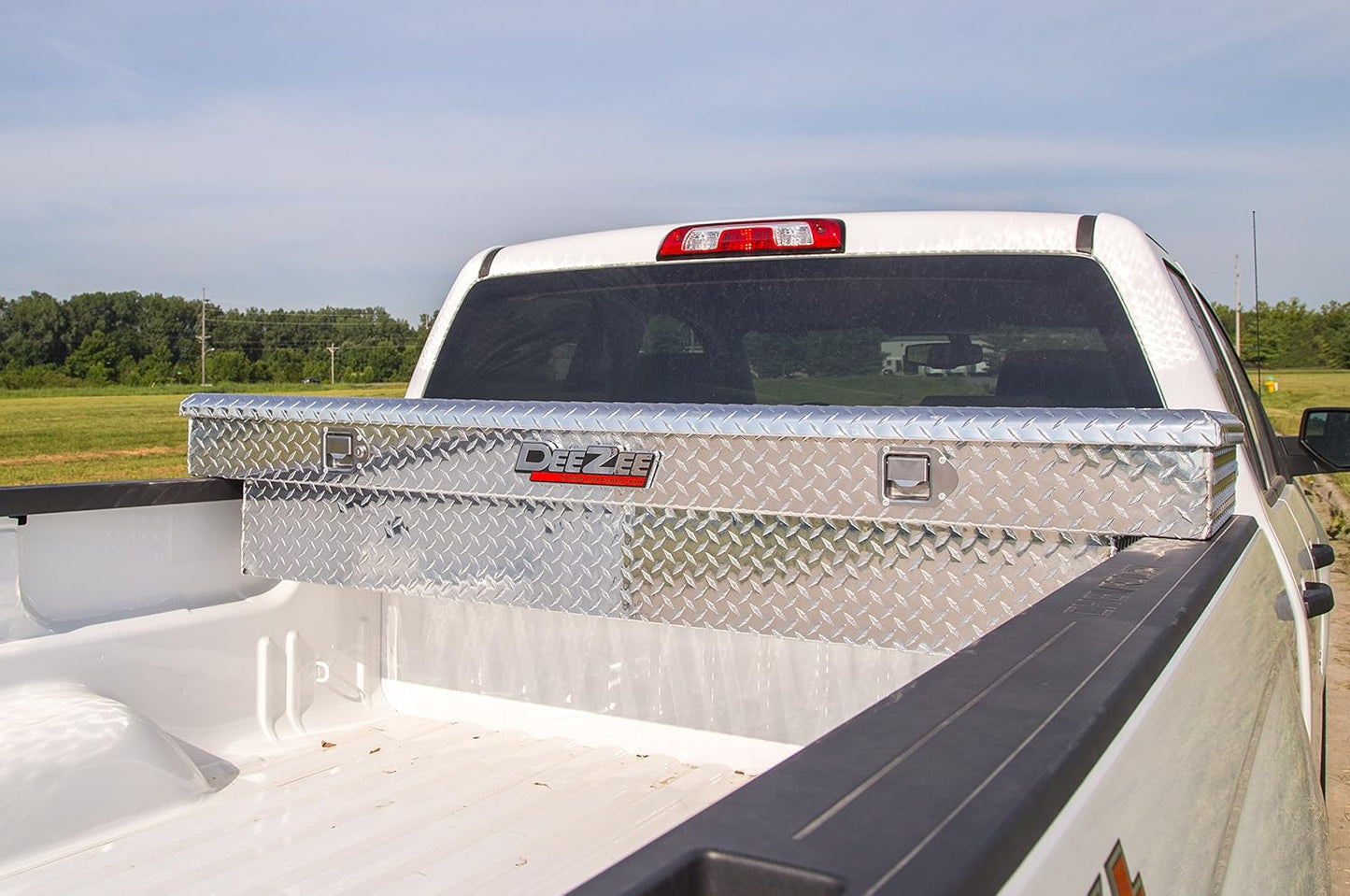 Dee Zee Red Label Crossover Tool Box – Brite Aluminum Part #: DEE-8170