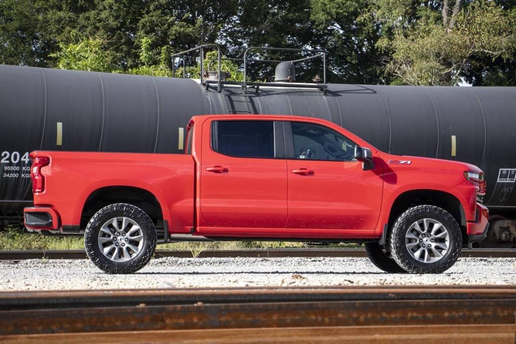 Rough Country 3.5-Inch Lift Kit w/ Vertex Coilovers & V2 Shocks | Chevy Silverado 1500 (2019–2024)